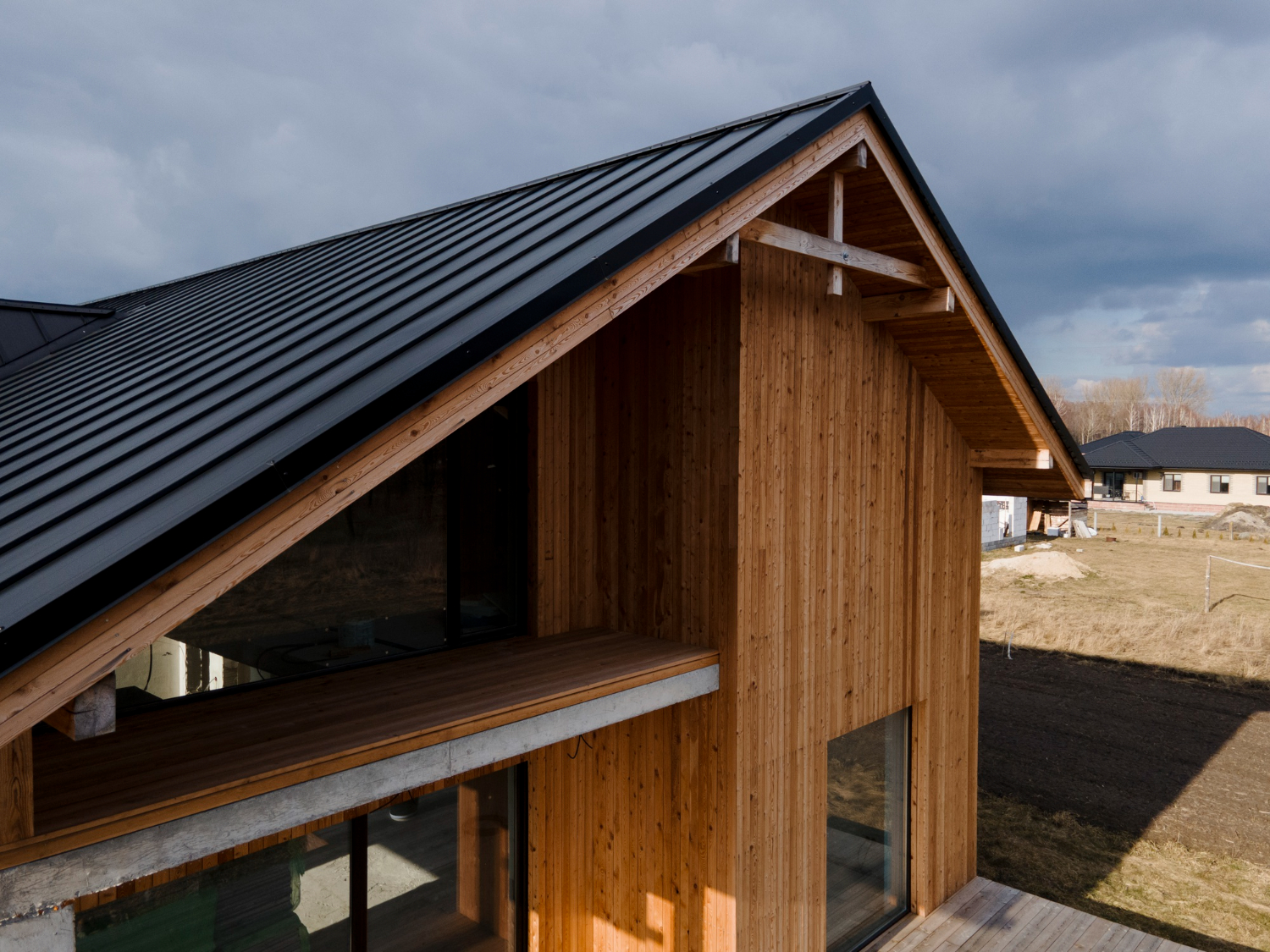 Royal Peaks Roofing Inc - DM - Roofing Contractors in Brantford, Ontario