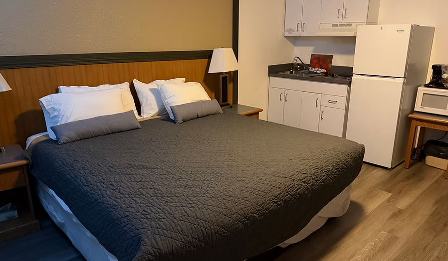 North Country Inn - Hotels & Motels in Hay River