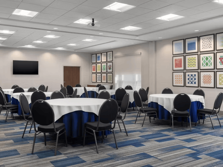 Holiday Inn Express & Suites Aurora