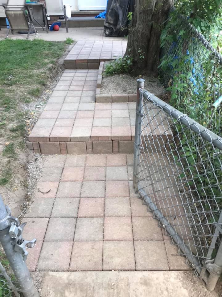 Fences in Brantford, Ontario