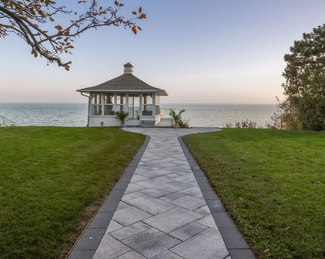 Twenty Creek Landscaping - General Contractors in Hamilton, Ontario