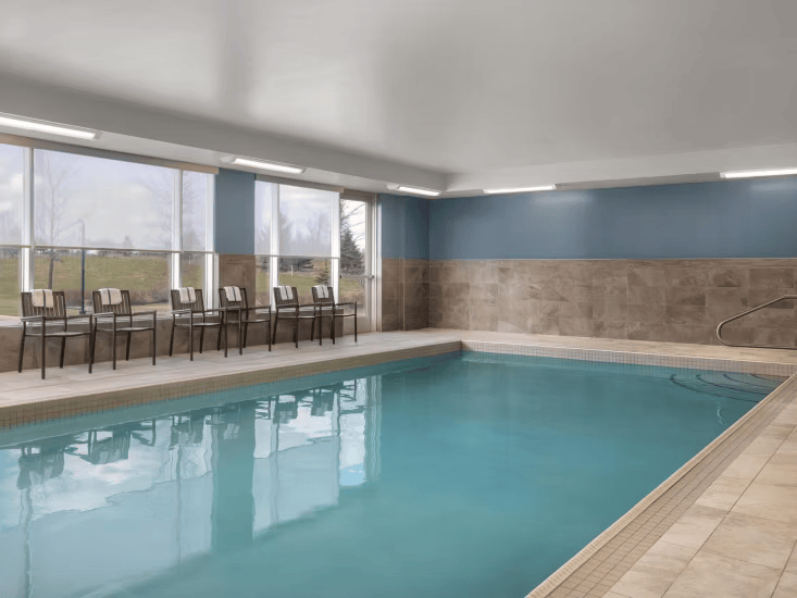 Holiday Inn Express & Suites Aurora in in Aurora, Ontario
