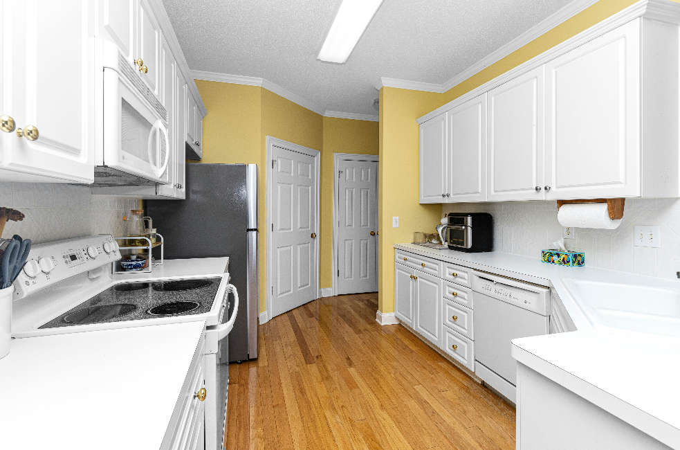 New4less in North York, Ontario.