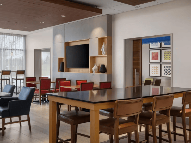 Holiday Inn Express & Suites Aurora in in Aurora, Ontario