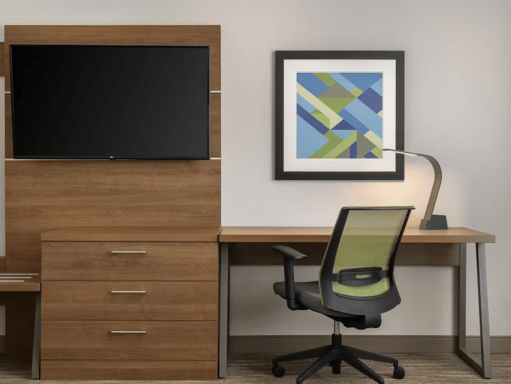 Holiday Inn Express & Suites Aurora in in Aurora, Ontario