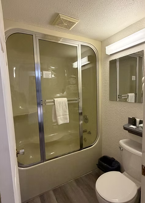 North Country Inn - Hotels & Motels in Hay River