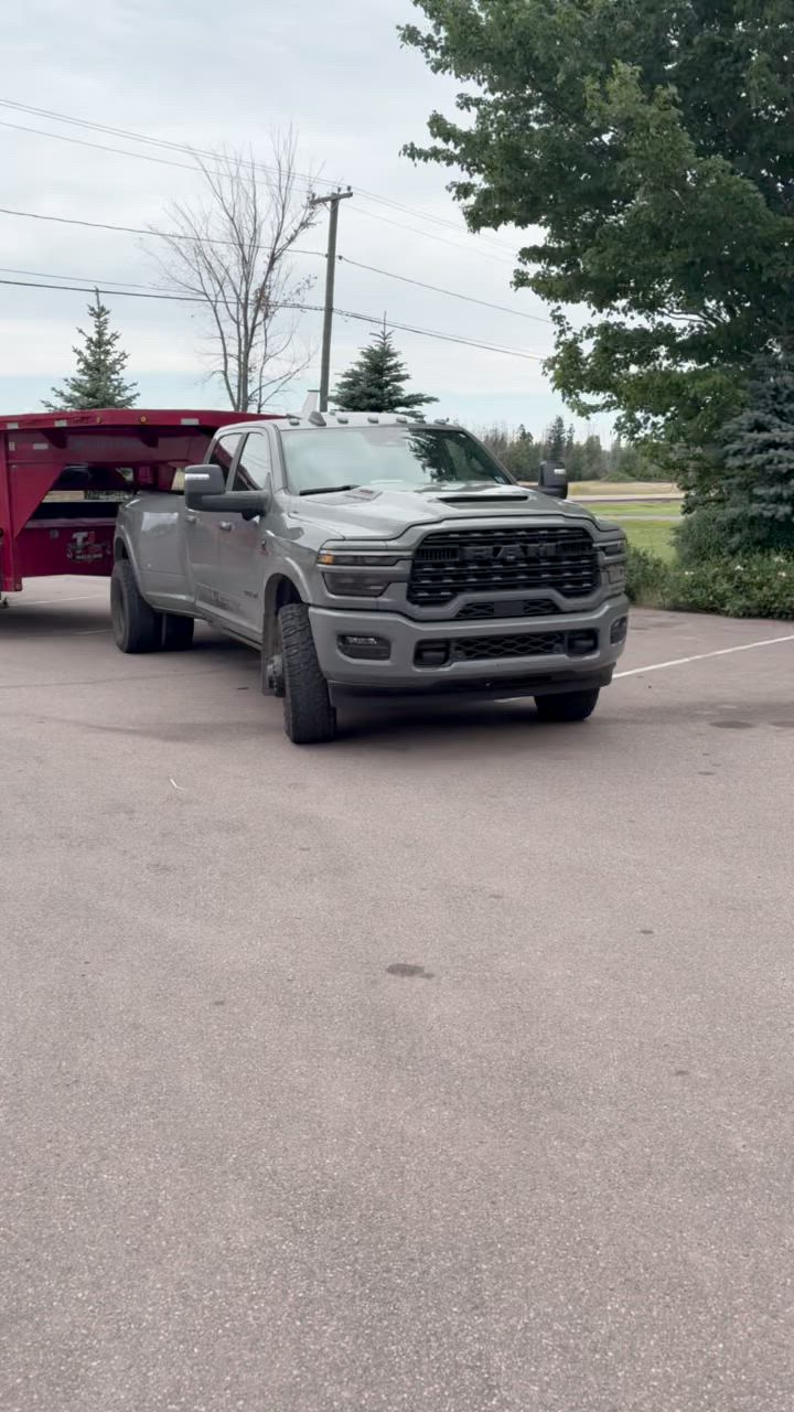 TL Hauling pickup and gooseneck trailer