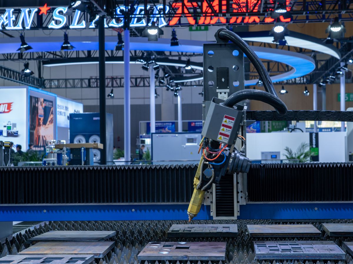 Laser cutting machine for metal fabrication